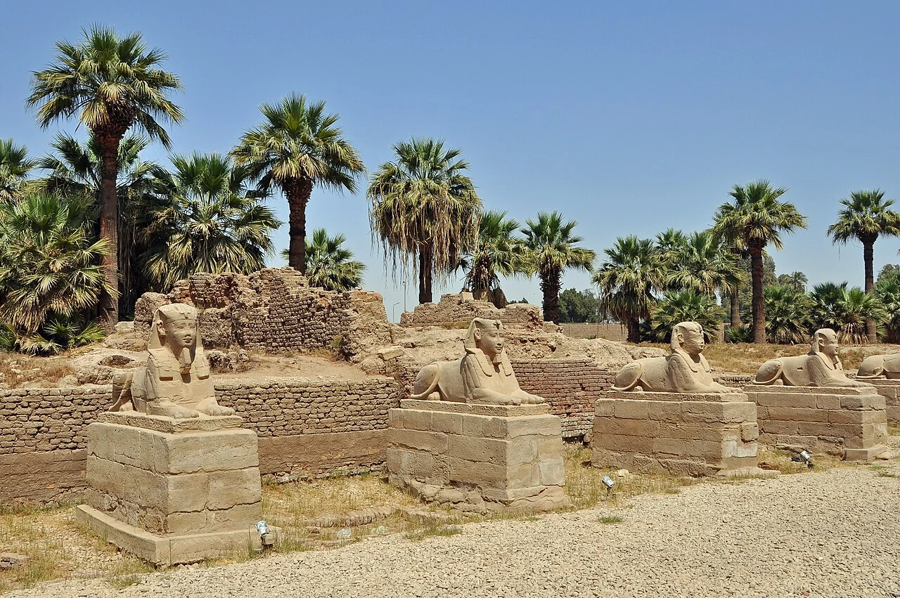 L'allée des sphinx reliant le temple de Louxor à Karnak