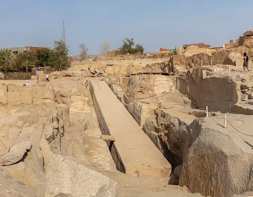 L obelisque inacheve dans sa carriere de granit, que faire a Assouan