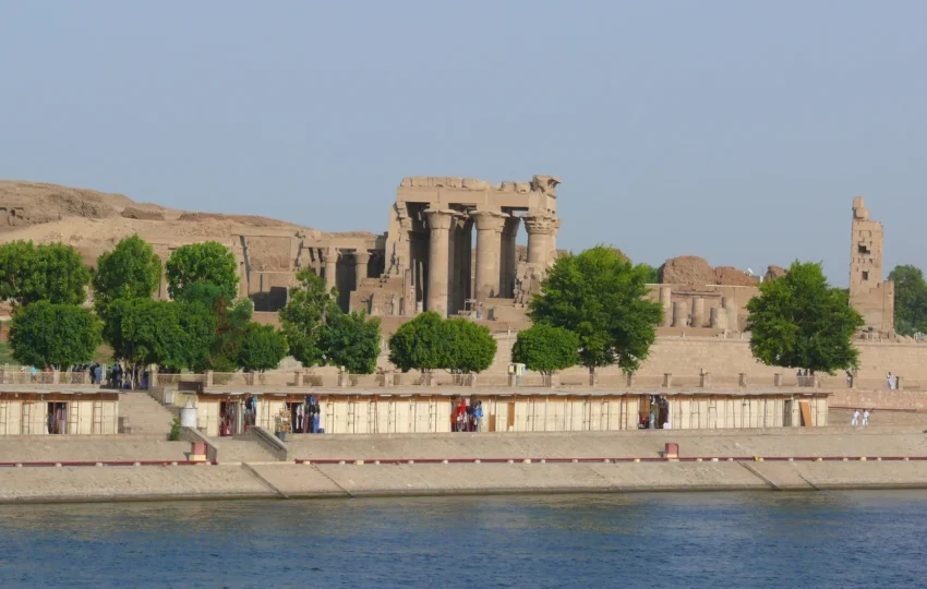 Circuit Égypte 10 jours : le temple de Kom Ombo au bord du Nil