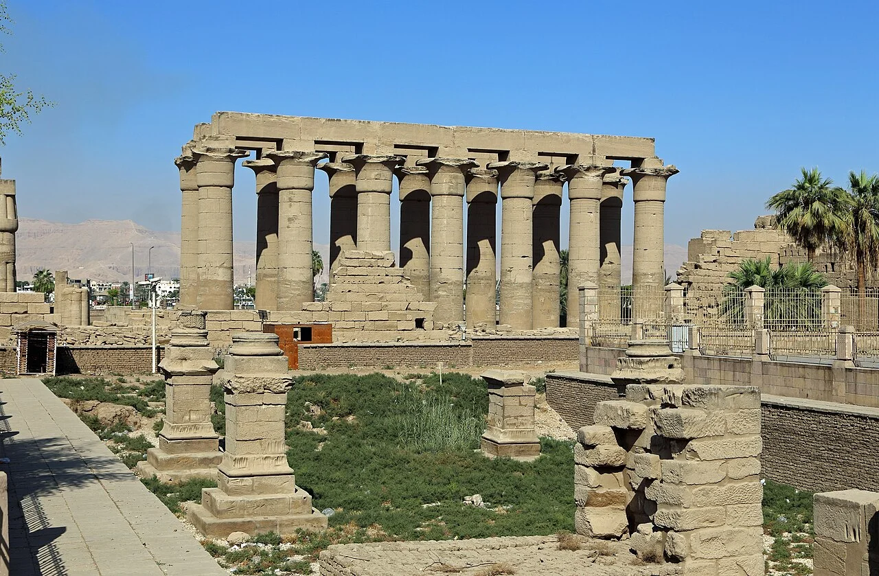 La grande colonnade d'Amenhotep III au temple de Louxor