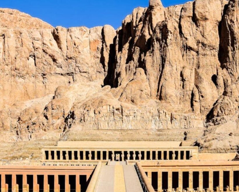 Le temple d'Hatchepsout à Deir el-Bahari sur la rive ouest de Louxor