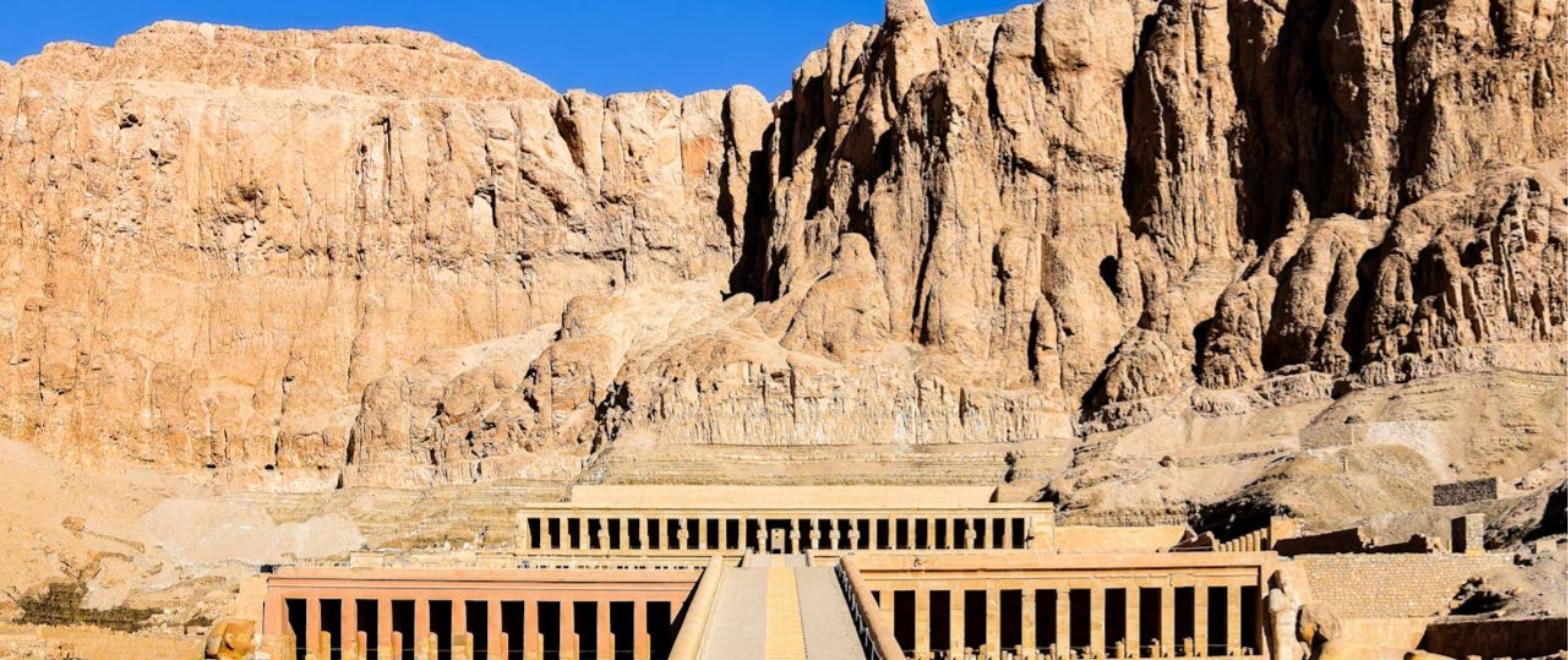 Le temple d’Hatchepsout à Deir el-Bahari sur la rive ouest de Louxor