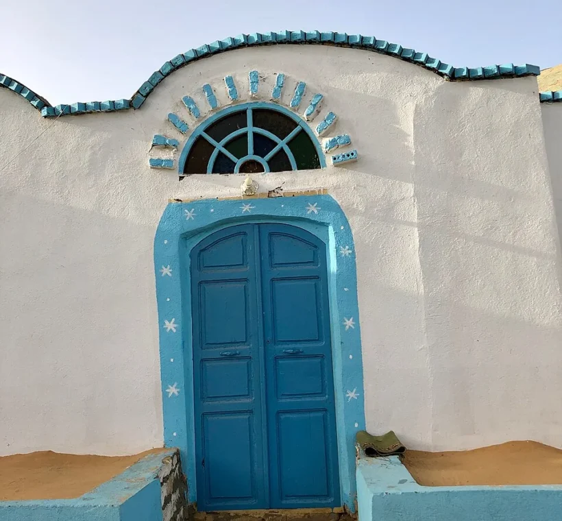 façade colorée d’une maison du village nubien d’Assouan