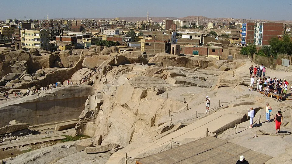 l&rsquo;ob&eacute;lisque inachev&eacute; d&rsquo;Assouan taill&eacute; dans le granit rose
