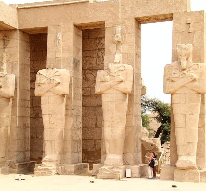 Colonnes de la salle hypostyle du Ramesseum a Louxor