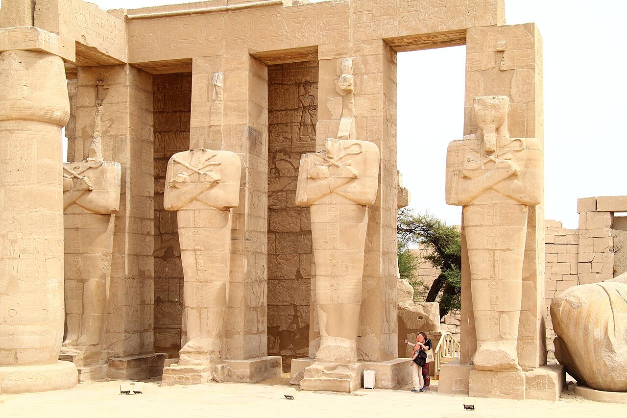 Colonnes de la salle hypostyle du Ramesseum à Louxor
