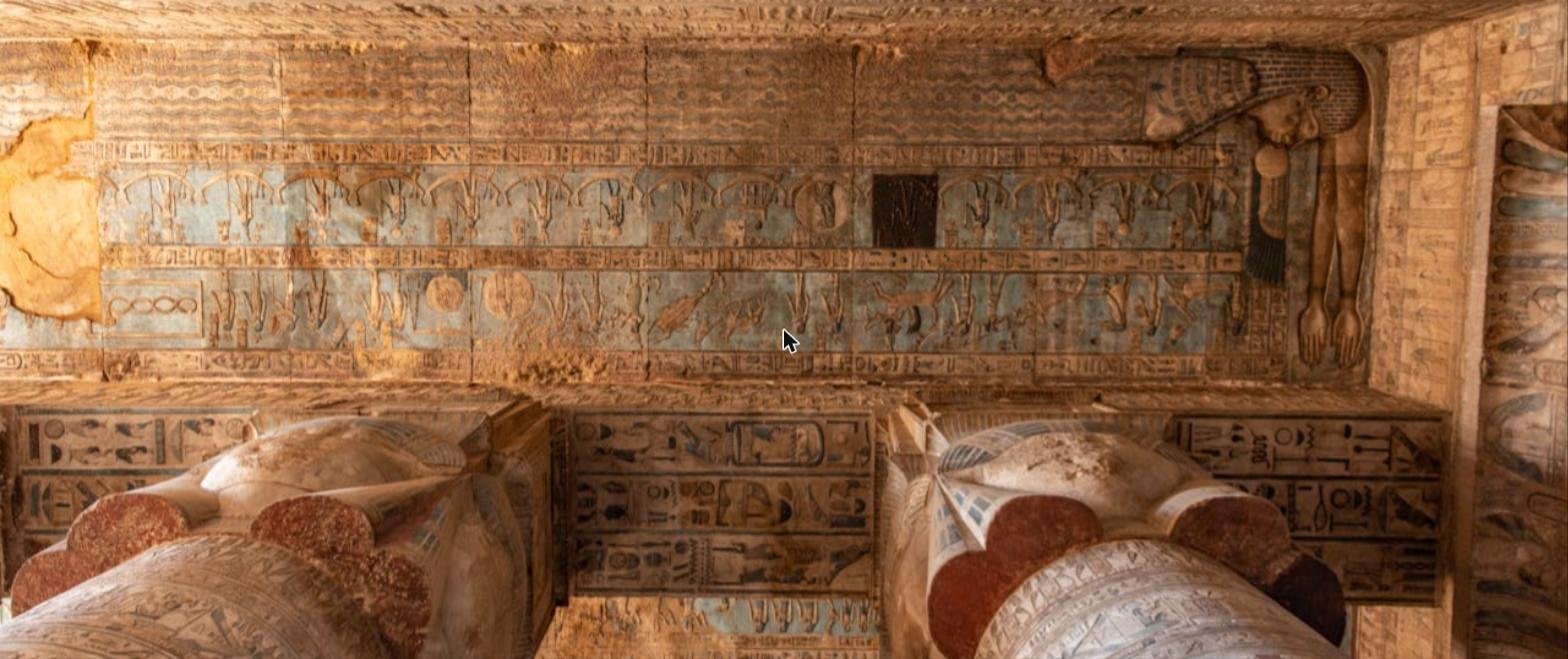 Salle hypostyle aux colonnes peintes du temple de Dendera, &Eacute;gypte