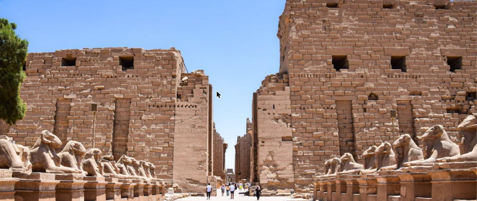 All&eacute;e des sphinx du temple de Karnak &agrave; Louxor en &Eacute;gypte