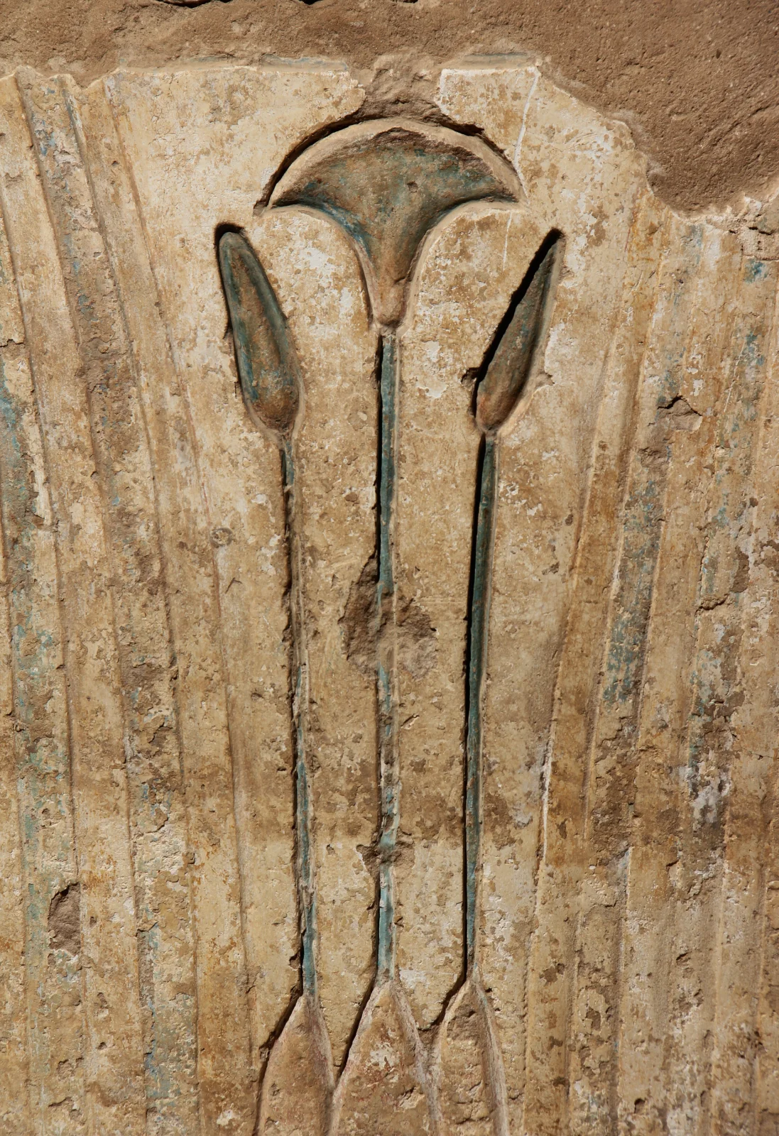 D&eacute;tail color&eacute; d'une colonne du temple de M&eacute;dinet Habou aux pigments d'origine pr&eacute;serv&eacute;s