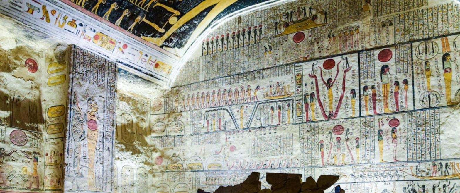 Peintures murales color&eacute;es d'un tombeau de la Vall&eacute;e des Rois &agrave; Louxor
