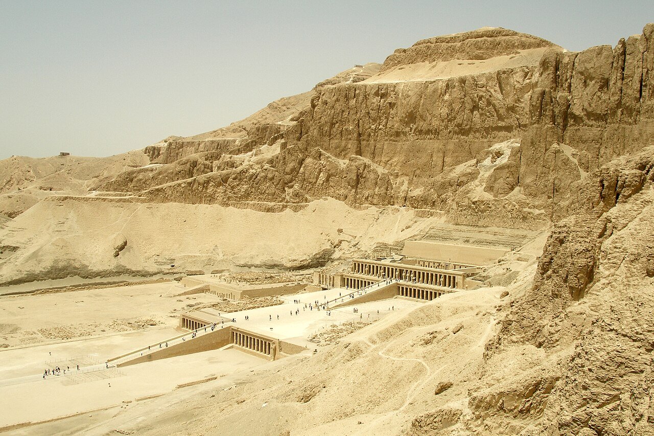 Visite du temple d’Hatchepsout à Deir el-Bahari, vue panoramique sur la rive ouest de Louxor