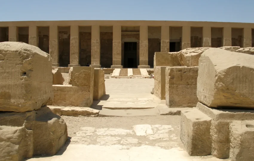 Intérieur du temple de Séti Ier à Abydos