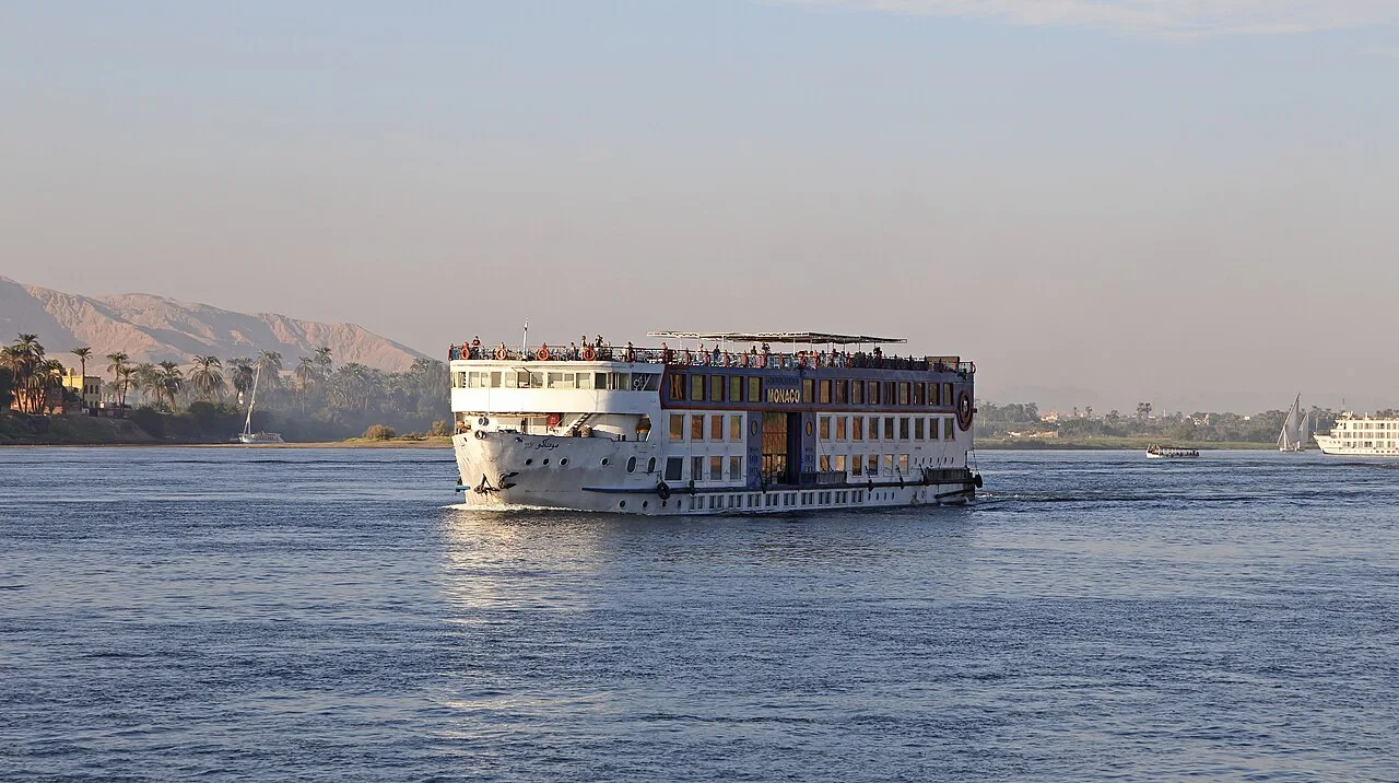 Bateau de croisière sur le Nil entre Louxor et Assouan