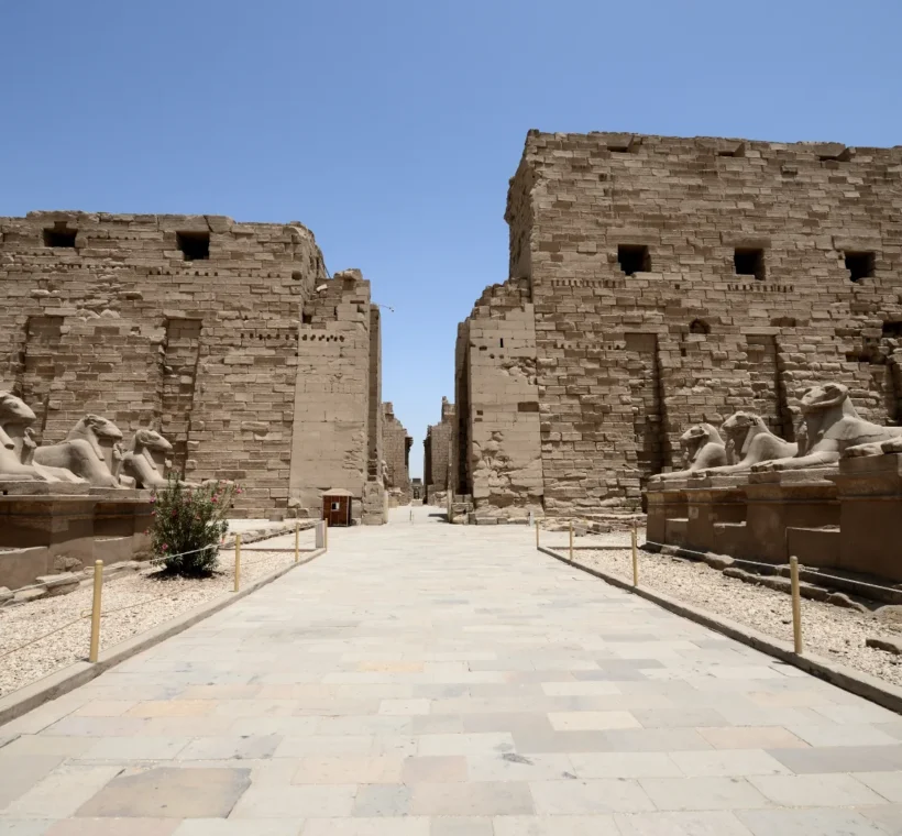 Visite des temples de Karnak, grande salle hypostyle &agrave; Louxor
