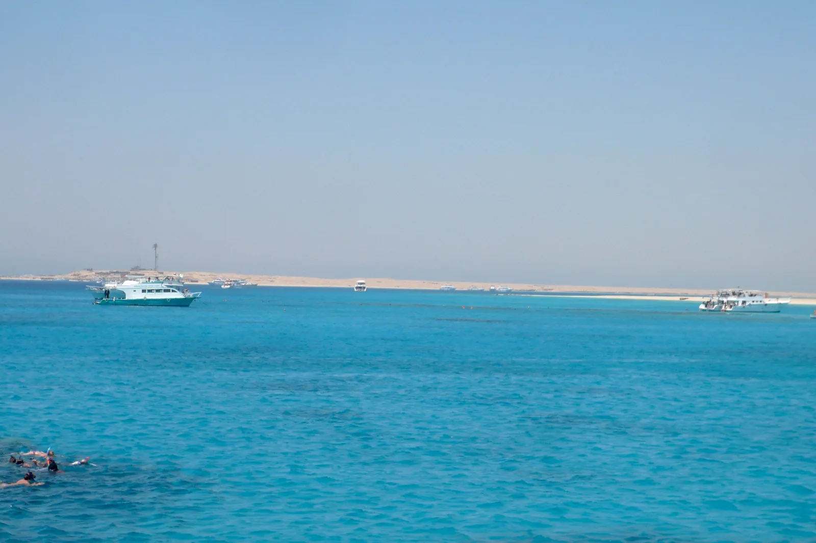 Eaux turquoise de l&rsquo;&icirc;le de Giftoun, spot de snorkeling &agrave; Hurghada