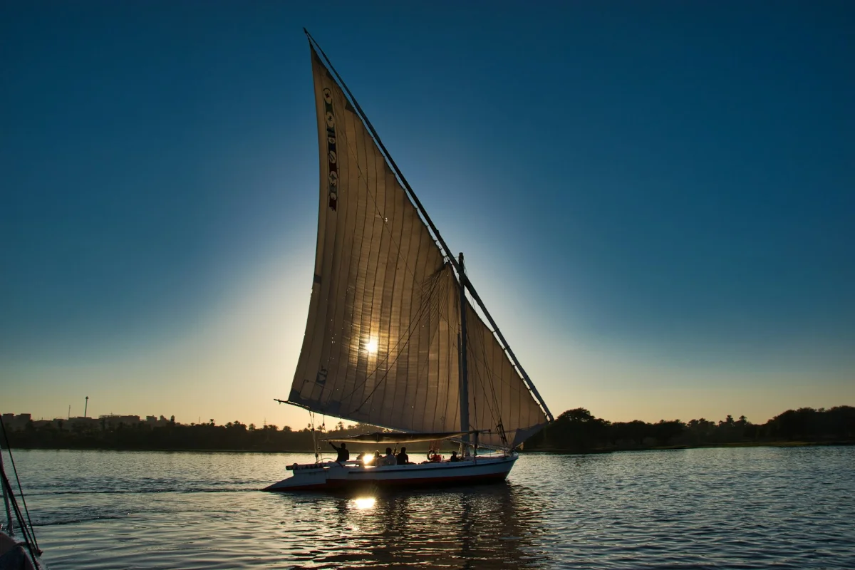 Croisière éclipse solaire Égypte 2027 - Dahabeya de luxe sur le Nil au coucher du soleil