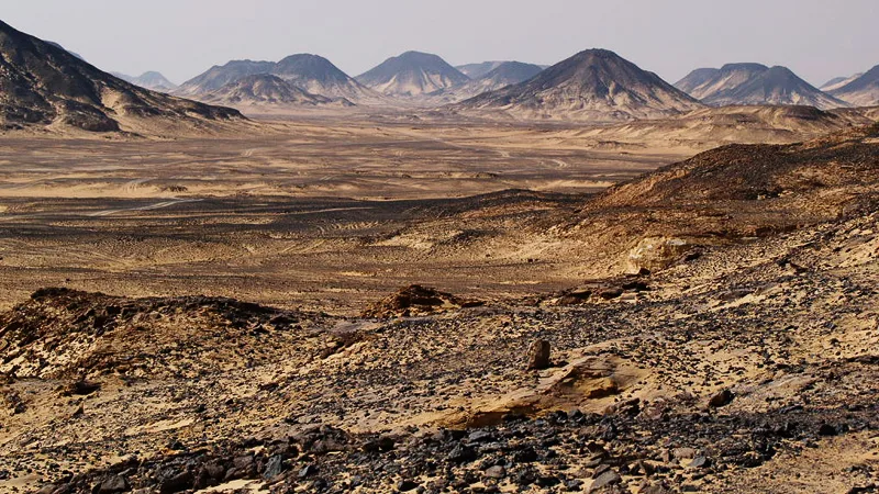 Le désert noir près de Bahariya