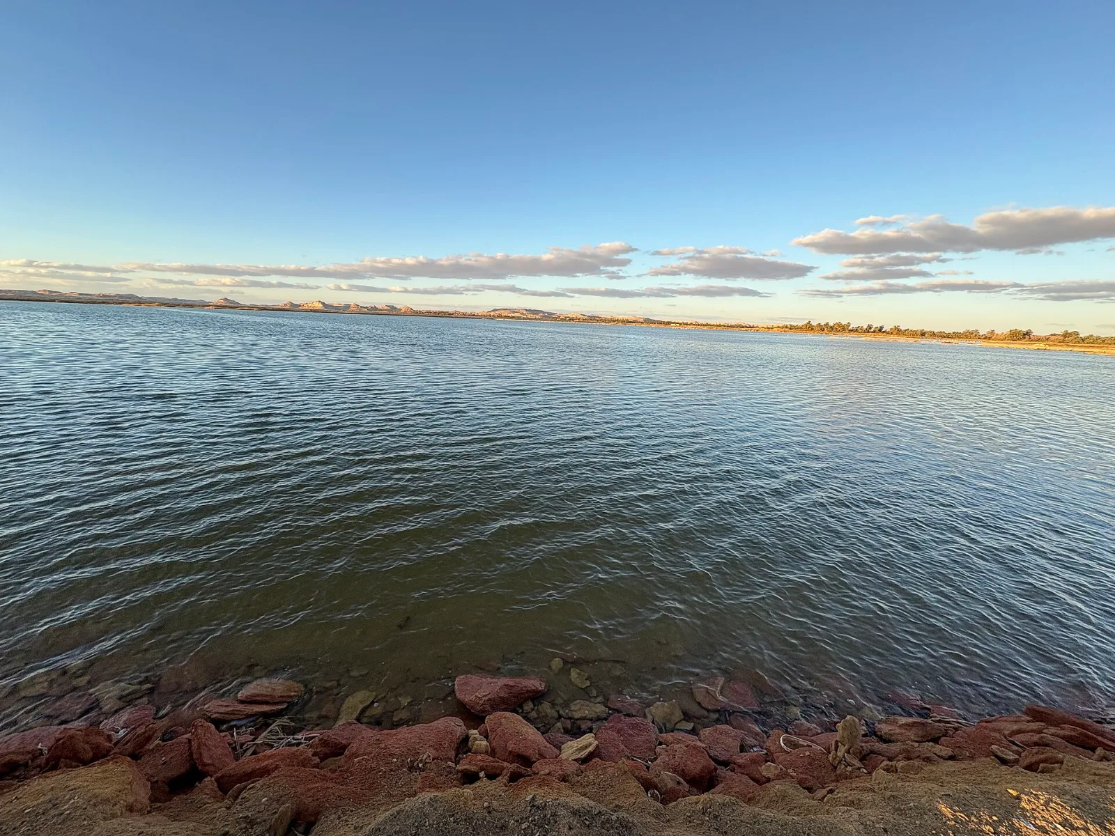 L&rsquo;&icirc;le de Fatnas et le lac de Siwa