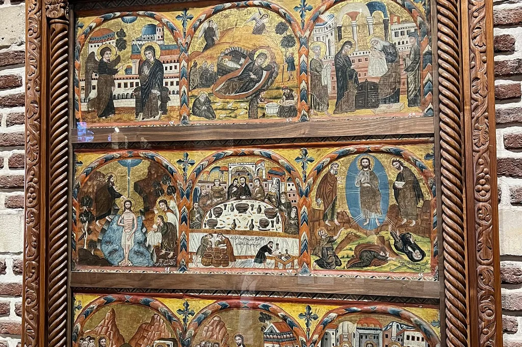 Icônes peintes dans l'église des Saints-Serge-et-Bacchus, traditions de Noël en Égypte