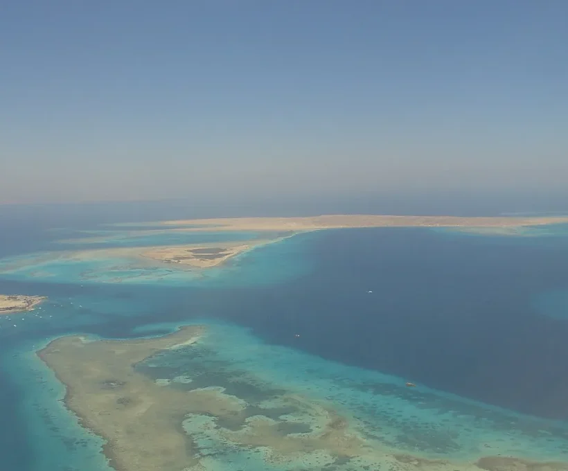Noël à Hurghada : récifs turquoise de la mer Rouge vus du ciel