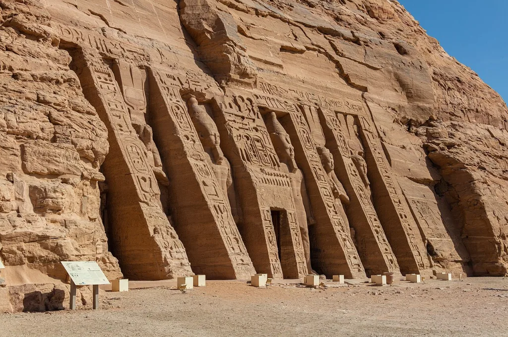 Petit temple d'Abou Simbel, extension d'un voyage en Égypte à Noël