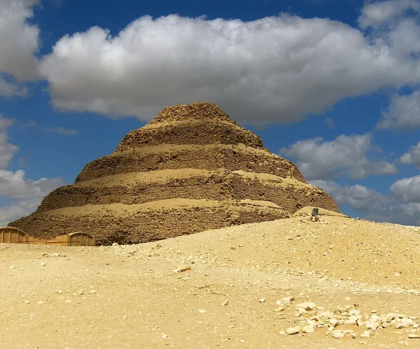 Voyage en Égypte à Noël : pyramide à degrés de Djéser à Saqqarah