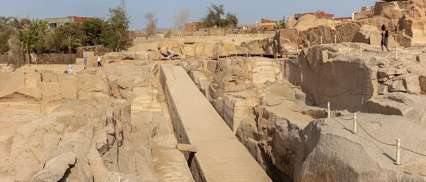 L obelisque inacheve dans sa carriere de granit, que faire a Assouan