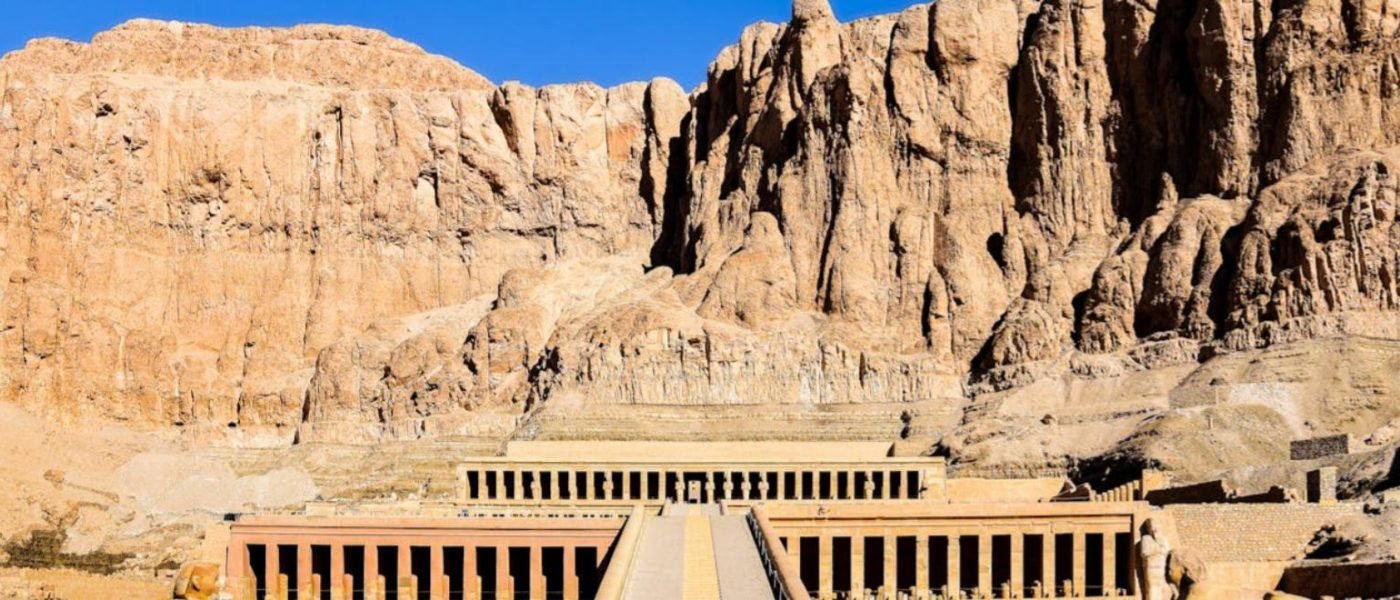 Le temple d'Hatchepsout à Deir el-Bahari sur la rive ouest de Louxor