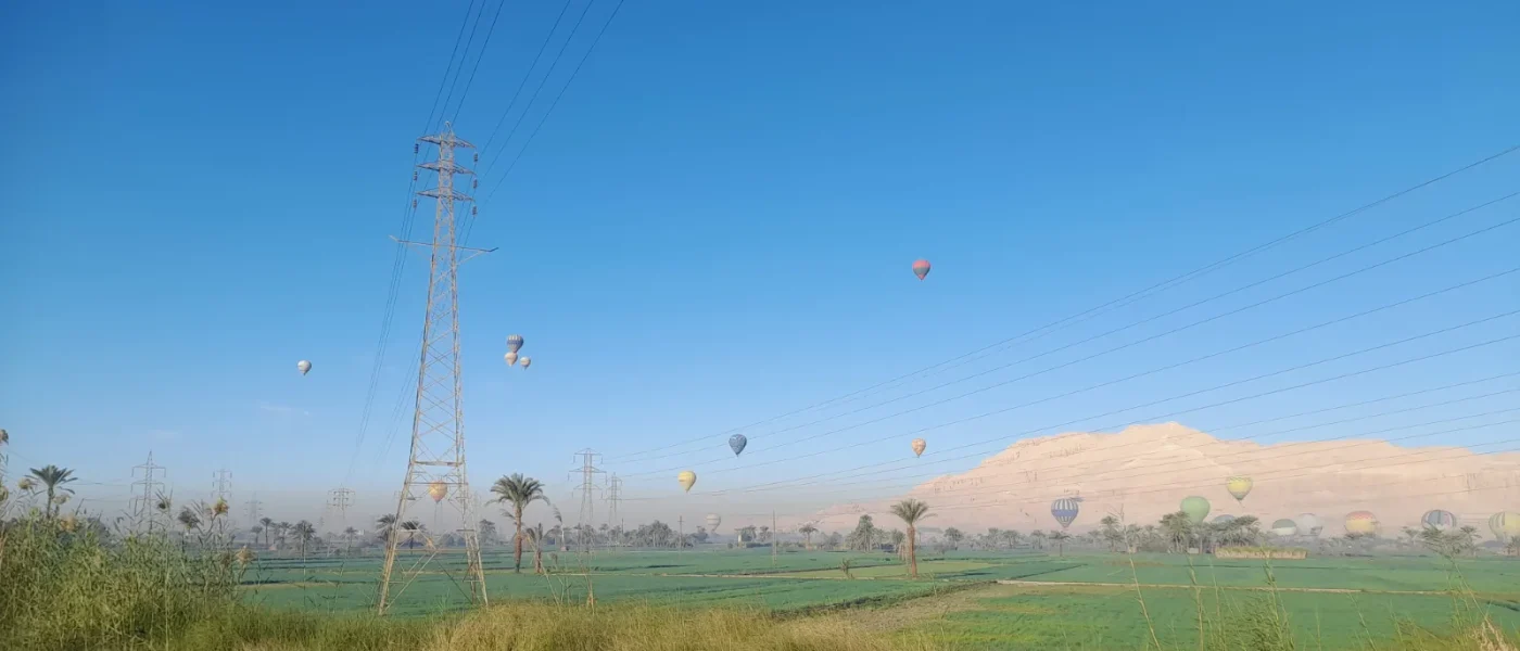 voyager en Égypte en novembre, montgolfière au lever du soleil à Louxor
