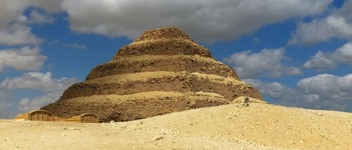 Voyage en Égypte à Noël : pyramide à degrés de Djéser à Saqqarah